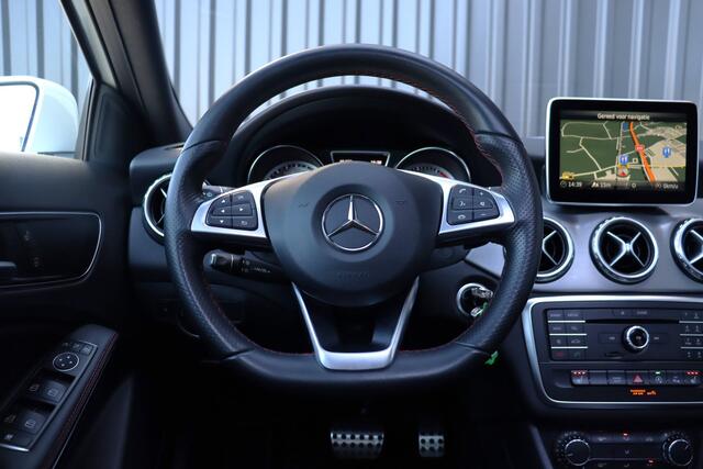 Mercedes-Benz GLA-Klasse 180 Prestige AMG | Pano | Stoelverwarming | Cruise | Clima | Navi | Alcantara | Leder | Lm Velgen | Xenon