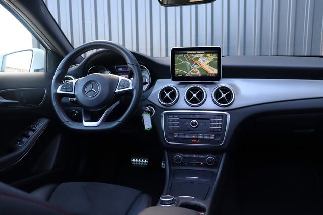 Mercedes-Benz GLA-Klasse 180 Prestige AMG | Pano | Stoelverwarming | Cruise | Clima | Navi | Alcantara | Leder | Lm Velgen | Xenon