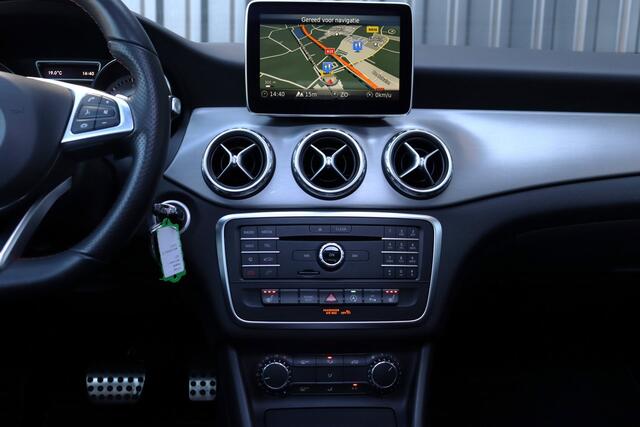 Mercedes-Benz GLA-Klasse 180 Prestige AMG | Pano | Stoelverwarming | Cruise | Clima | Navi | Alcantara | Leder | Lm Velgen | Xenon