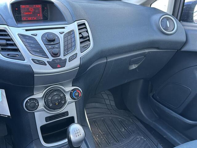 Ford Fiesta 1.25 Ghia | Nette Staat | NL AUTO | e APK | D-Riem is Vervangen | Airco | 5 Deurs | 2 Sleutels |