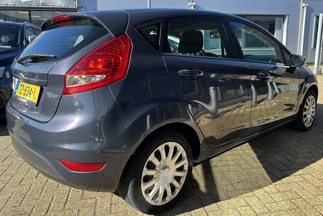 Ford Fiesta 1.25 Ghia | Nette Staat | NL AUTO | e APK | D-Riem is Vervangen | Airco | 5 Deurs | 2 Sleutels |