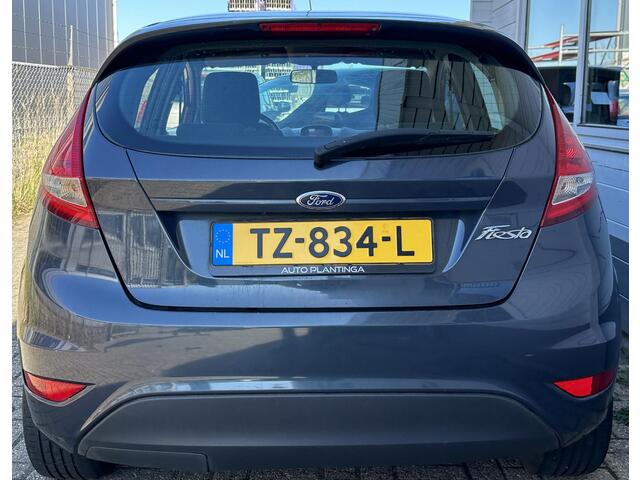 Ford Fiesta 1.25 Ghia | Nette Staat | NL AUTO | e APK | D-Riem is Vervangen | Airco | 5 Deurs | 2 Sleutels |
