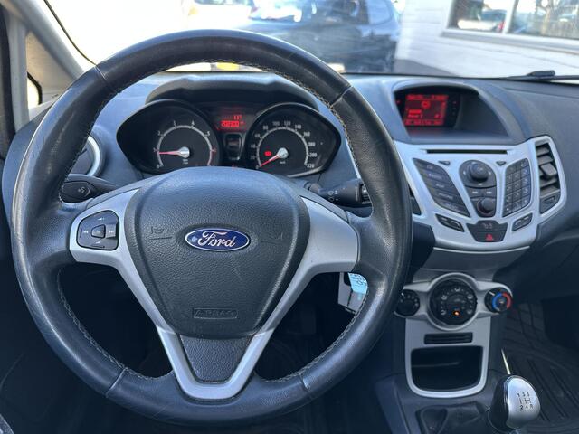 Ford Fiesta 1.25 Ghia | Nette Staat | NL AUTO | e APK | D-Riem is Vervangen | Airco | 5 Deurs | 2 Sleutels |