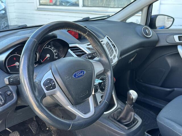 Ford Fiesta 1.25 Ghia | Nette Staat | NL AUTO | e APK | D-Riem is Vervangen | Airco | 5 Deurs | 2 Sleutels |
