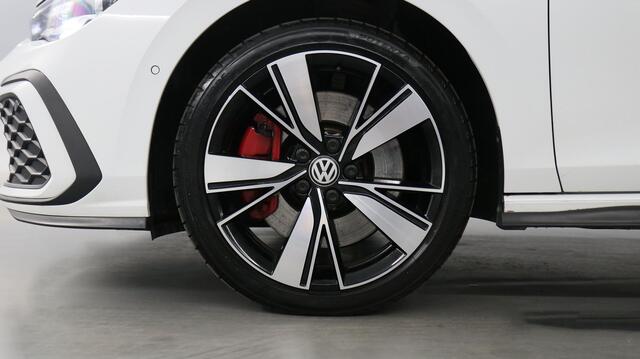 Volkswagen Golf GTE 1.4 TSI eHybrid 245pk PHEV / Trekhaak / Head Up / Camera