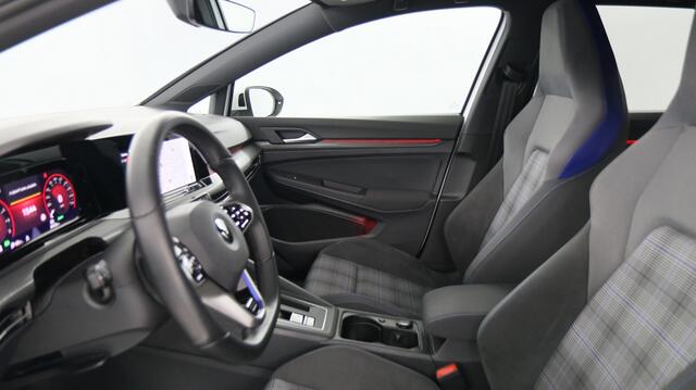 Volkswagen Golf GTE 1.4 TSI eHybrid 245pk PHEV / Trekhaak / Head Up / Camera