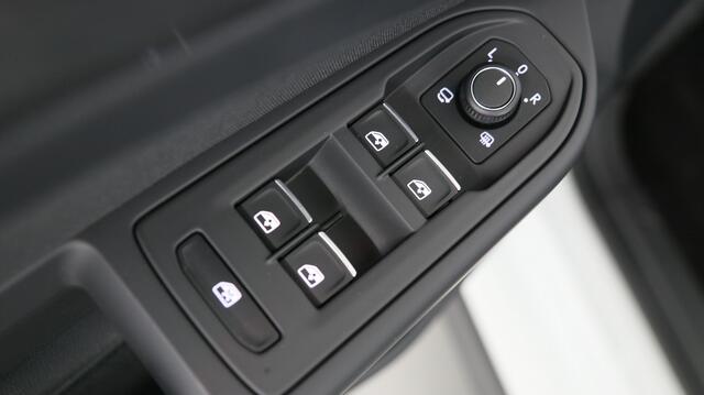 Volkswagen Golf GTE 1.4 TSI eHybrid 245pk PHEV / Trekhaak / Head Up / Camera