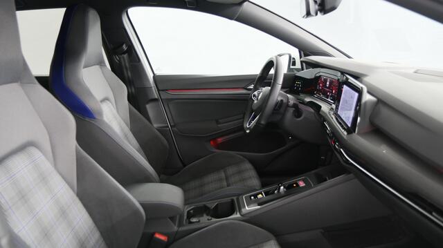 Volkswagen Golf GTE 1.4 TSI eHybrid 245pk PHEV / Trekhaak / Head Up / Camera