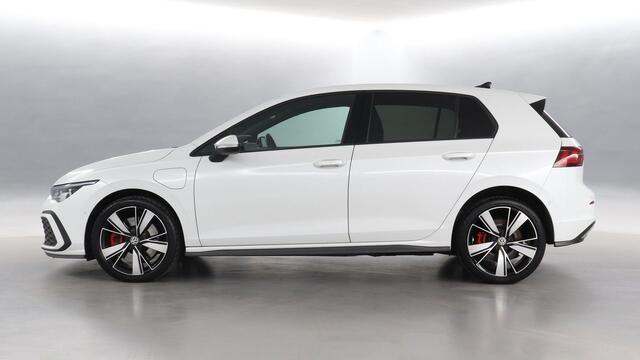 Volkswagen Golf GTE 1.4 TSI eHybrid 245pk PHEV / Trekhaak / Head Up / Camera