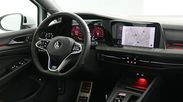 Volkswagen Golf GTE 1.4 TSI eHybrid 245pk PHEV / Trekhaak / Head Up / Camera