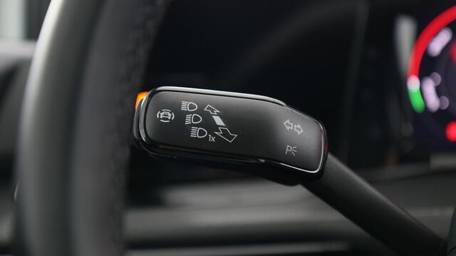 Volkswagen Golf GTE 1.4 TSI eHybrid 245pk PHEV / Trekhaak / Head Up / Camera