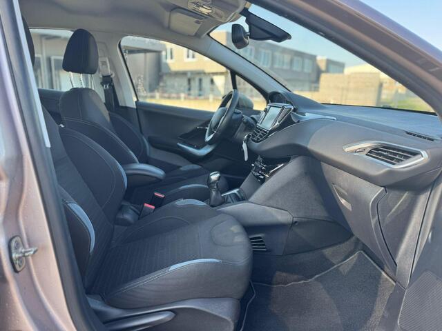 Peugeot 208 1.4 VTi Allure NAVI/NAP/APK 6-27