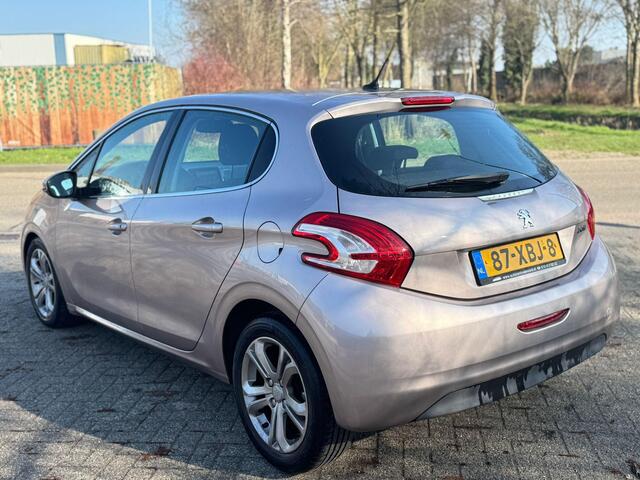 Peugeot 208 1.4 VTi Allure NAVI/NAP/APK 6-27