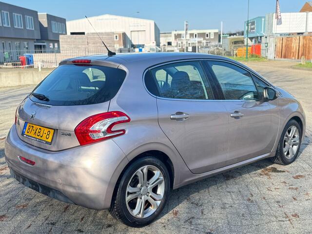 Peugeot 208 1.4 VTi Allure NAVI/NAP/APK 6-27