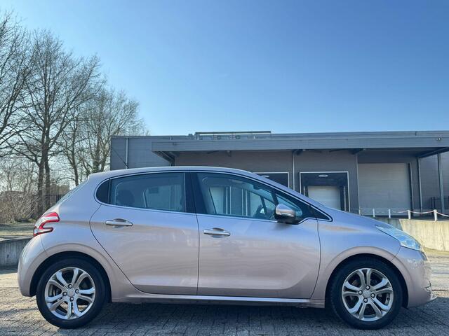 Peugeot 208 1.4 VTi Allure NAVI/NAP/APK 6-27
