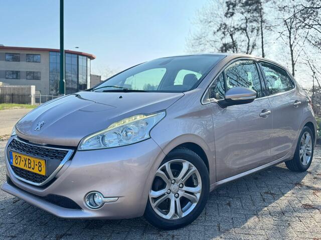 Peugeot 208 1.4 VTi Allure NAVI/NAP/APK 6-27