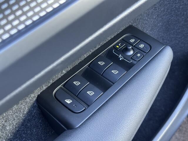 Volvo XC40 1.5 T4 Recharge R-Design / Half leer / Keyless / Nette auto