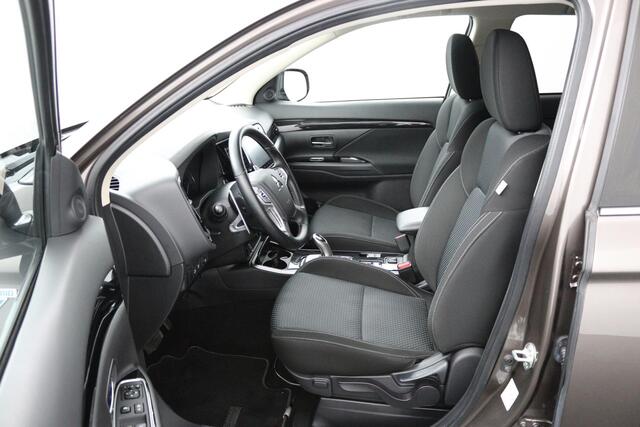 Mitsubishi Outlander 2.4 PHEV Pure | Parkeercamera | Keyless Entry/start | Climate Control | Cruise-Control