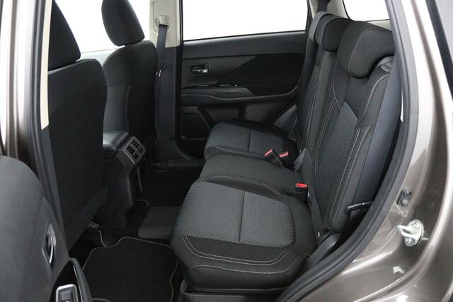 Mitsubishi Outlander 2.4 PHEV Pure | Parkeercamera | Keyless Entry/start | Climate Control | Cruise-Control