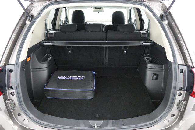 Mitsubishi Outlander 2.4 PHEV Pure | Parkeercamera | Keyless Entry/start | Climate Control | Cruise-Control