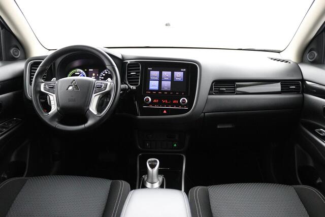 Mitsubishi Outlander 2.4 PHEV Pure | Parkeercamera | Keyless Entry/start | Climate Control | Cruise-Control