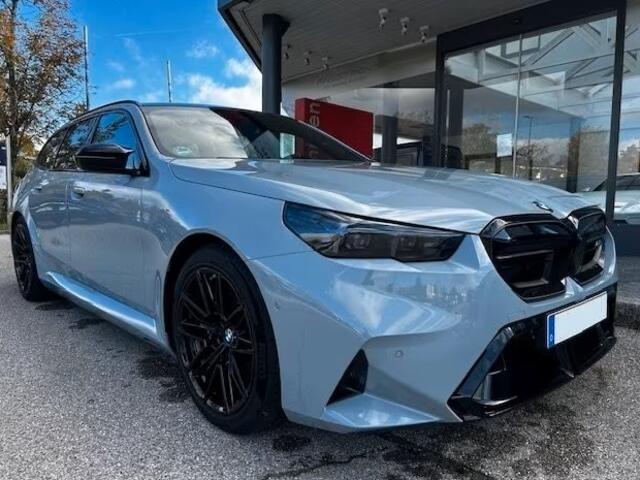 BMW M5 Touring  M-DRIVER PACK 305 km/h, M-REMMEN, PANO, TREKH, MERINO LEDER, 20/21 INCH LMV  1e EIG - UNFALLFREI - Ex BMW AG   INFORMEER OOK NAAR ONZE AAN