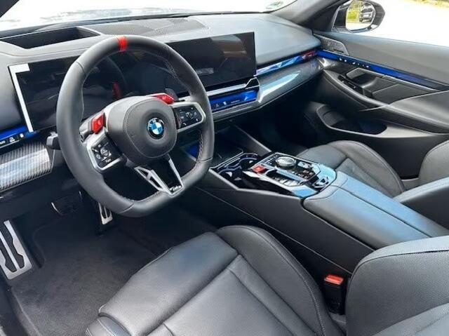 BMW M5 Touring  M-DRIVER PACK 305 km/h, M-REMMEN, PANO, TREKH, MERINO LEDER, 20/21 INCH LMV  1e EIG - UNFALLFREI - Ex BMW AG   INFORMEER OOK NAAR ONZE AAN