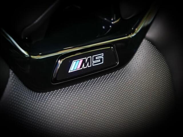 BMW M5 Touring  M-DRIVER PACK 305 km/h, M-REMMEN, PANO, TREKH, MERINO LEDER, 20/21 INCH LMV  1e EIG - UNFALLFREI - Ex BMW AG   INFORMEER OOK NAAR ONZE AAN