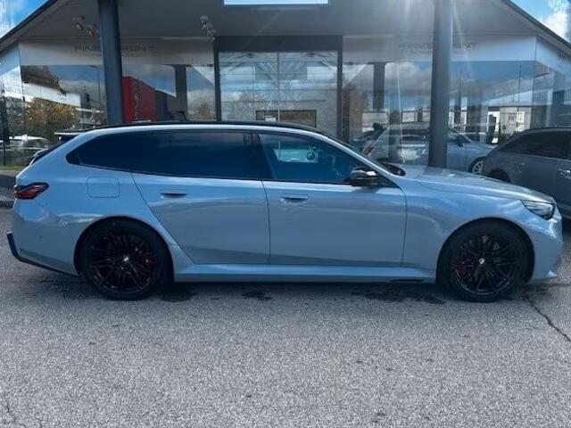 BMW M5 Touring  M-DRIVER PACK 305 km/h, M-REMMEN, PANO, TREKH, MERINO LEDER, 20/21 INCH LMV  1e EIG - UNFALLFREI - Ex BMW AG   INFORMEER OOK NAAR ONZE AAN