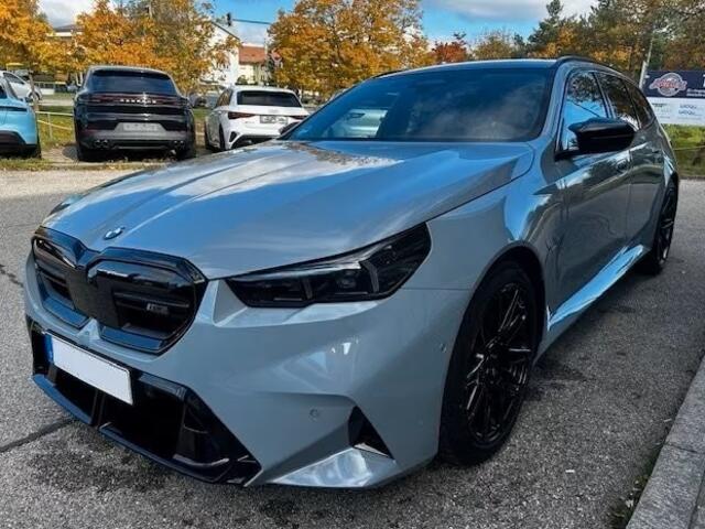 BMW M5 Touring  M-DRIVER PACK 305 km/h, M-REMMEN, PANO, TREKH, MERINO LEDER, 20/21 INCH LMV  1e EIG - UNFALLFREI - Ex BMW AG   INFORMEER OOK NAAR ONZE AAN