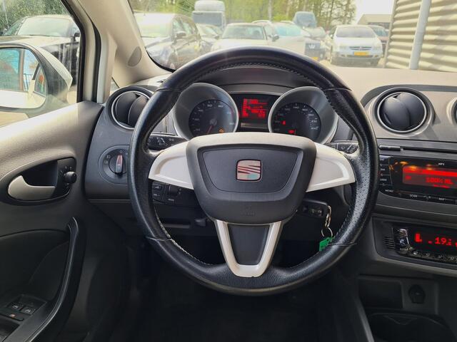 Seat Ibiza 1.4 Style 5drs 01-2010 Candy White