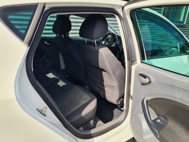Seat Ibiza 1.4 Style 5drs 01-2010 Candy White