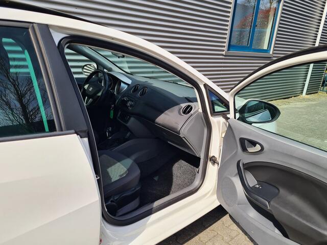 Seat Ibiza 1.4 Style 5drs 01-2010 Candy White