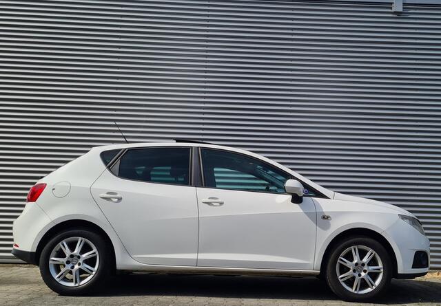 Seat Ibiza 1.4 Style 5drs 01-2010 Candy White