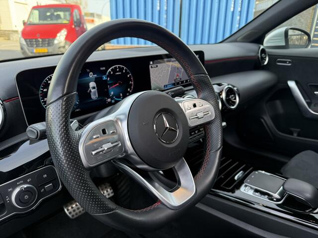 Mercedes-Benz A-Klasse 180 | AMG | PANO | AUT | LEDER | NAP |