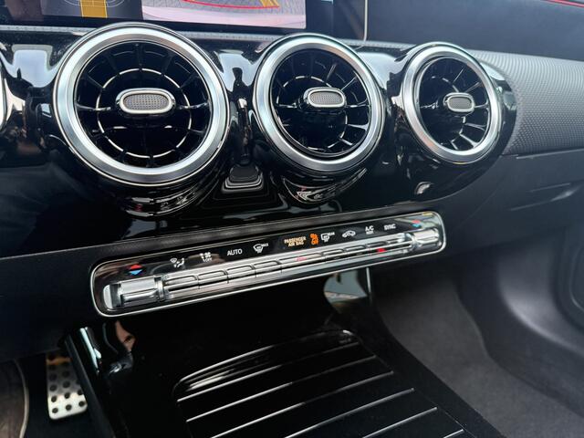 Mercedes-Benz A-Klasse 180 | AMG | PANO | AUT | LEDER | NAP |