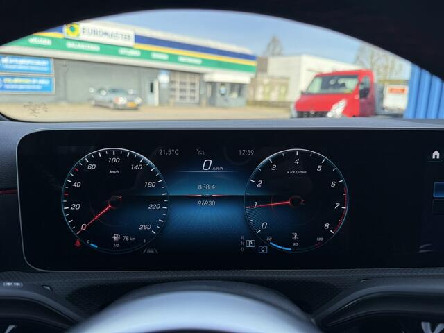 Mercedes-Benz A-Klasse 180 | AMG | PANO | AUT | LEDER | NAP |