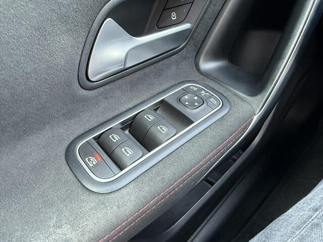 Mercedes-Benz A-Klasse 180 | AMG | PANO | AUT | LEDER | NAP |