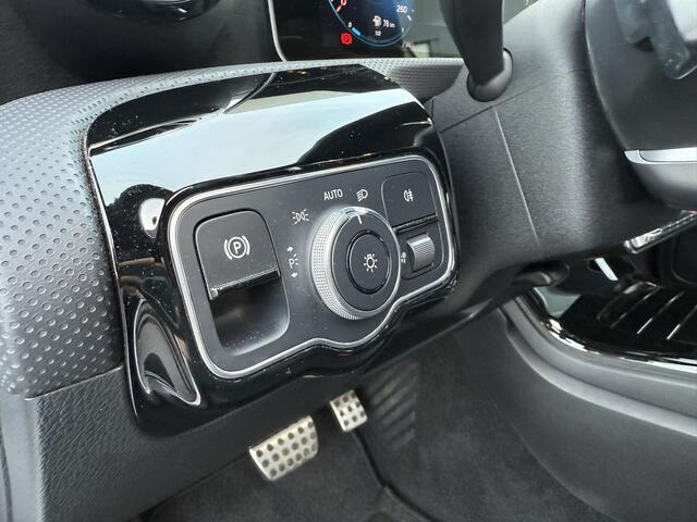 Mercedes-Benz A-Klasse 180 | AMG | PANO | AUT | LEDER | NAP |