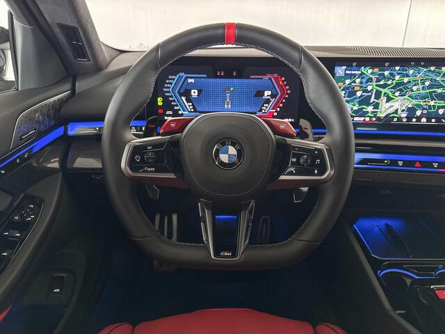 BMW M5 Touring M5 | Keramische remschijven | Trekhaak | M Driver's Pack