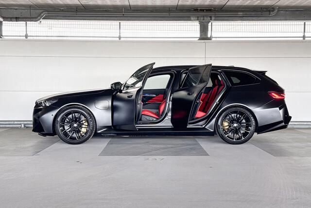 BMW M5 Touring M5 | Keramische remschijven | Trekhaak | M Driver's Pack