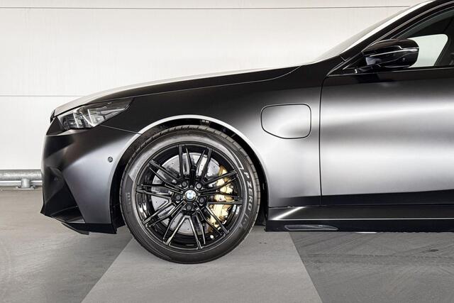 BMW M5 Touring M5 | Keramische remschijven | Trekhaak | M Driver's Pack