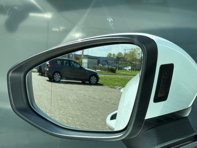 Audi A3 SPORTBACK 35 TFSI S-LINE Matrix|Sportstoelen|Camera|Dealer Onderhouden