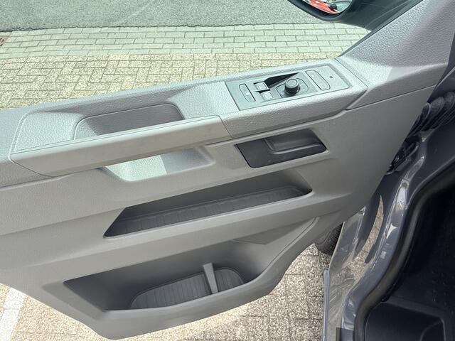 Volkswagen Transporter 2.0 TDI 150pk T6.1 L1H1 32 Comfortline | Trekhaak | Airco | Adapt. Cruise | Stoelverwarming Links | PDC incl. Camera