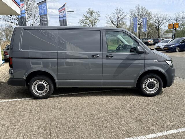 Volkswagen Transporter 2.0 TDI 150pk T6.1 L1H1 32 Comfortline | Trekhaak | Airco | Adapt. Cruise | Stoelverwarming Links | PDC incl. Camera