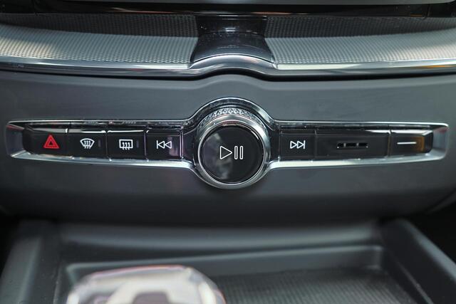 Volvo XC60 T6 Recharge AWD Plus Black Edition - Panorama/schuifdak - IntelliSafe Assist & Surround - 360� Camera - Harman/Kardon audio - Adaptieve LED kopla