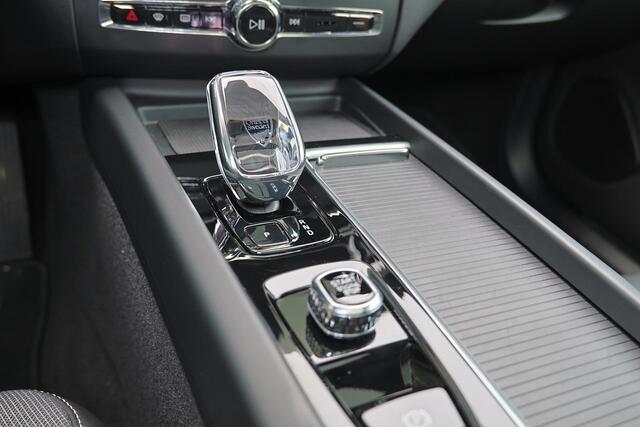 Volvo XC60 T6 Recharge AWD Plus Black Edition - Panorama/schuifdak - IntelliSafe Assist & Surround - 360� Camera - Harman/Kardon audio - Adaptieve LED kopla