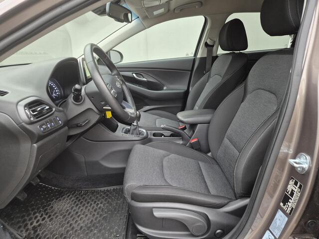 Hyundai I 30 Wagon 1.0 T-GDi MHEV Comfort Smart Handgeschakeld / Fabrieksgarantie tot 01-2029 / Dealer onderhouden / Stuur en Stoel verwarming / Achteruitrijc