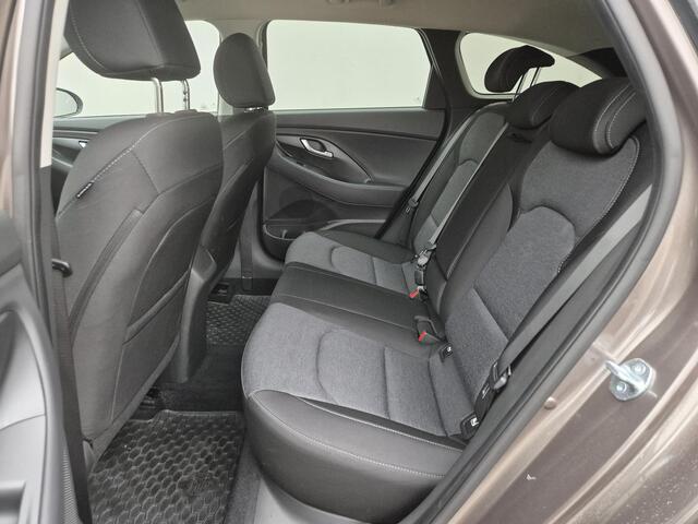 Hyundai I 30 Wagon 1.0 T-GDi MHEV Comfort Smart Handgeschakeld / Fabrieksgarantie tot 01-2029 / Dealer onderhouden / Stuur en Stoel verwarming / Achteruitrijc
