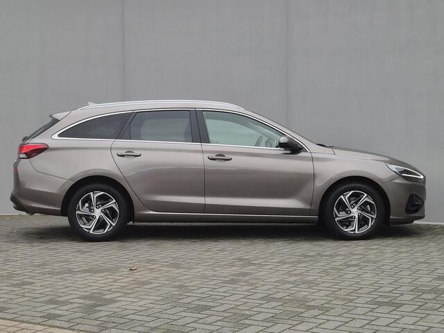 Hyundai I 30 Wagon 1.0 T-GDi MHEV Comfort Smart Handgeschakeld / Fabrieksgarantie tot 01-2029 / Dealer onderhouden / Stuur en Stoel verwarming / Achteruitrijc
